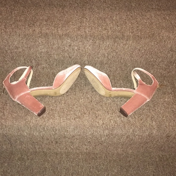 💖NWT Unisa Pearci Blush Velvet Pump - Picture 6 of 16